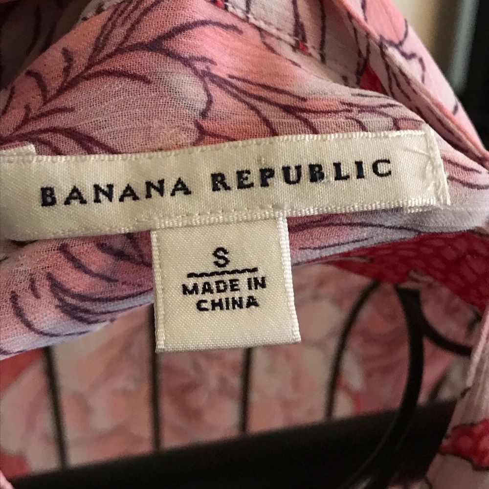 PINK FLORAL BANANA REPUBLIC SHIRT - Picture 3 of 3